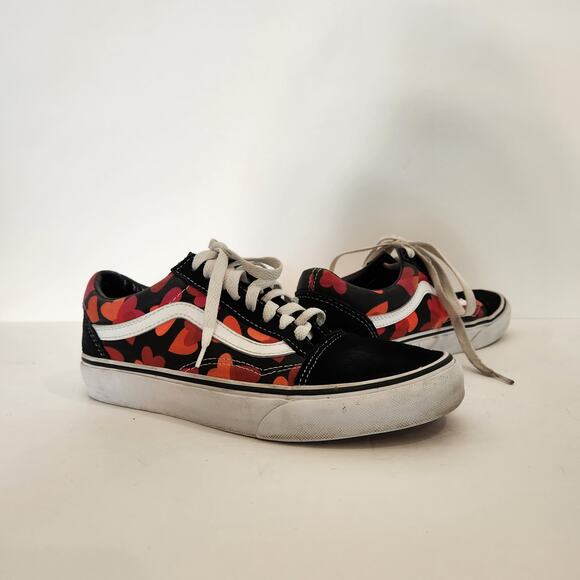 VANS OFF THE WALL Valentine Hearts Old Skool Suede Canvas Low Top Sneaker Unisex - Picture 1 of 12
